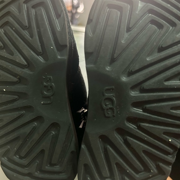 Toddler Uggs size 9 - Picture 3 of 4